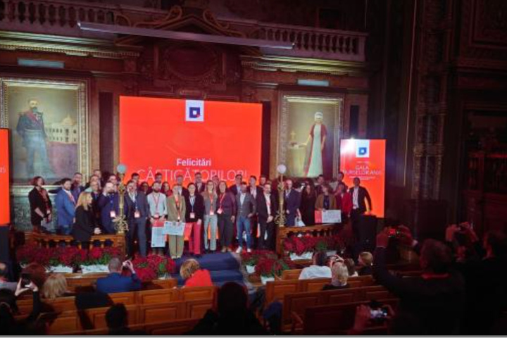 Tinere cadre didactice ale Universității Politehnica Timișoara, premiate la Gala Burselor ANIS 2025 – o nouă confirmare a tradiției inovării în educație