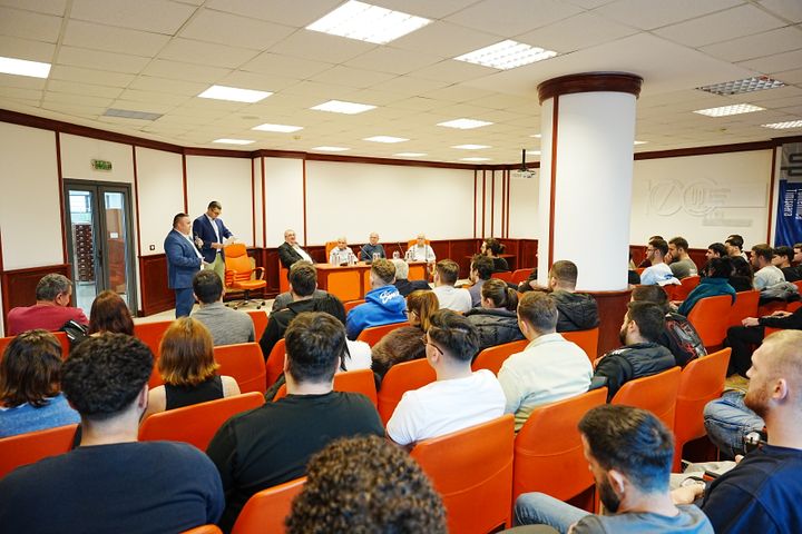 Sfaturi de la specialiști cu experiență pentru studenții din domeniul energetic de la UPT