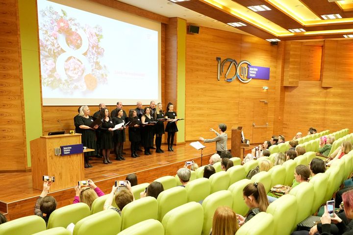 Vino și lasă-te încântată, un dar muzical de Ziua Femeii!