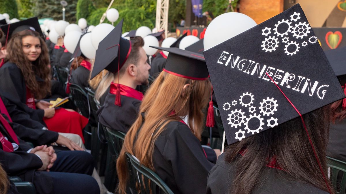 Ceremonia de absolvire Alumniversum